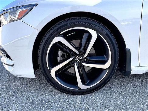 Used 2019 Honda Accord Sport image 7
