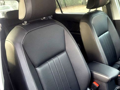 Used 2022 Volkswagen Tiguan SE image 27