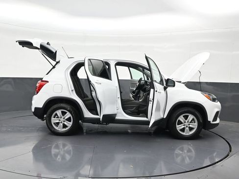 Used 2022 Chevrolet Trax LS w/ Tint and Cruise Package AWD/4WD image 34
