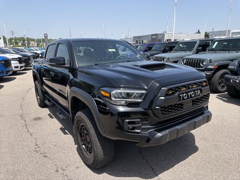Used 2023 Toyota Tacoma TRD Pro AWD/4WD image 13
