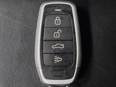 Used 2019 Jeep Cherokee Latitude Plus FWD image 32