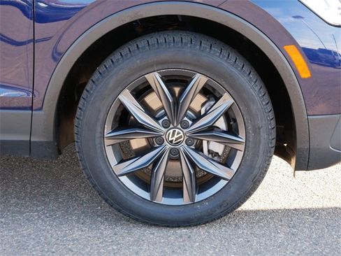 Certified 2022 Volkswagen Tiguan SE image 9