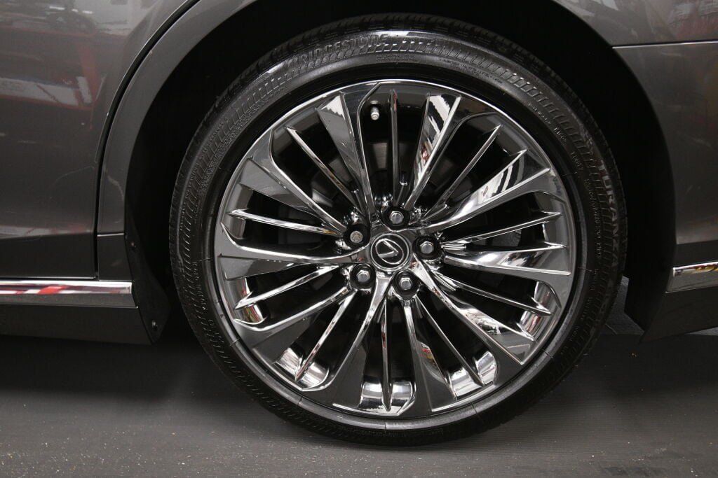 Used 2023 Lexus LS 500 AWD image 34