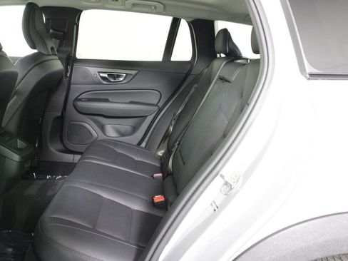 Certified 2025 Volvo V60 B5 Cross Country Plus AWD/4WD image 32