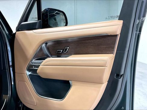 Used 2025 Land Rover Range Rover SE AWD/4WD image 23