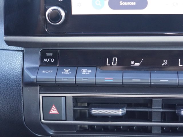 Used 2025 Toyota Camry SE FWD image 29