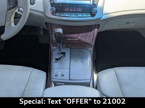 Used 2012 Toyota Avalon Limited image 17