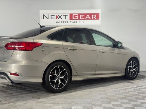 Used 2015 Ford Focus SE w/ SE Sport Package FWD image 9