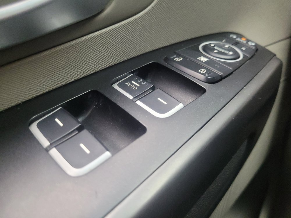 Used 2015 Kia Sedona LX w/ LX Convenience Package FWD image 27