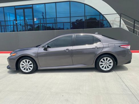 Used 2020 Toyota Camry LE w/ Carpet Mat Package FWD image 5