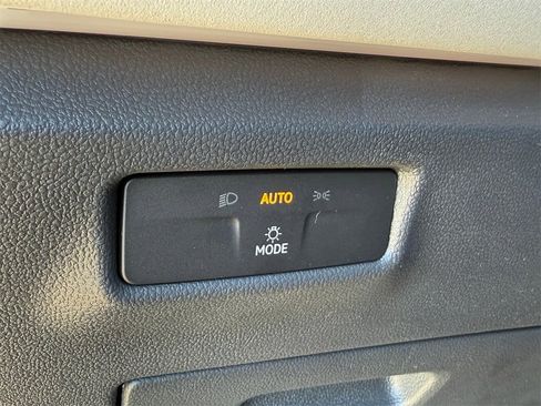 New 2026 Volkswagen Tiguan SE image 18