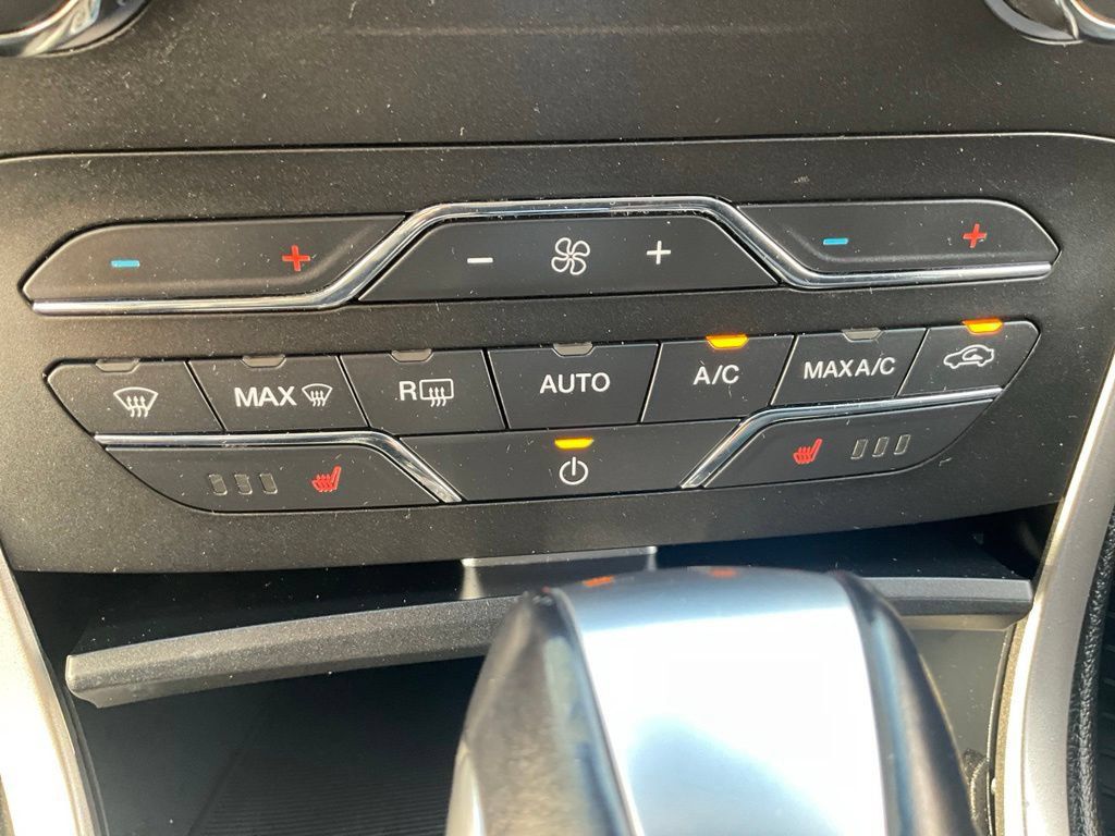 Used 2018 Ford Edge SEL w/ Equipment Group 201A FWD image 18