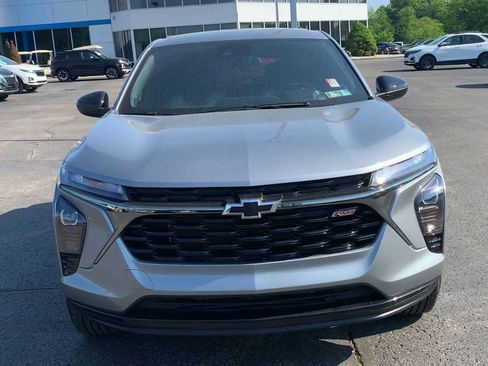 Certified 2025 Chevrolet Trax RS FWD image 3