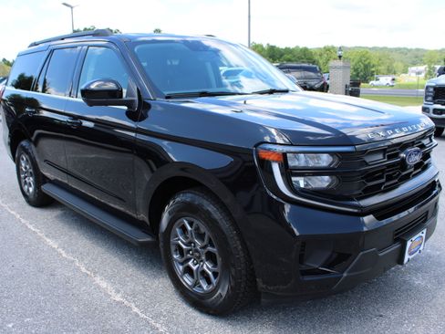 Used 2025 Ford Expedition Active AWD/4WD image 4