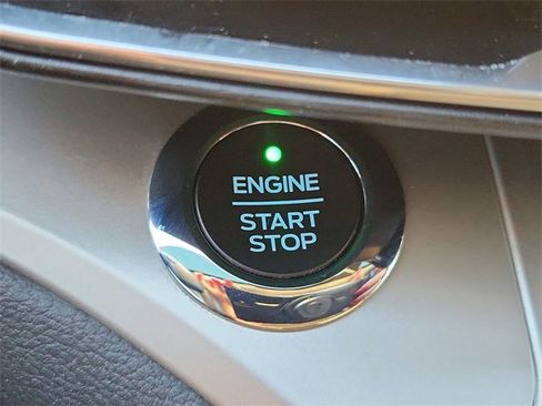 Used 2021 Ford Explorer XLT w/ Equipment Group 202A image 17