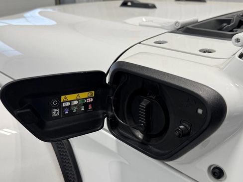 Used 2022 Jeep Wrangler Unlimited Sahara w/ Cold Weather Group image 9