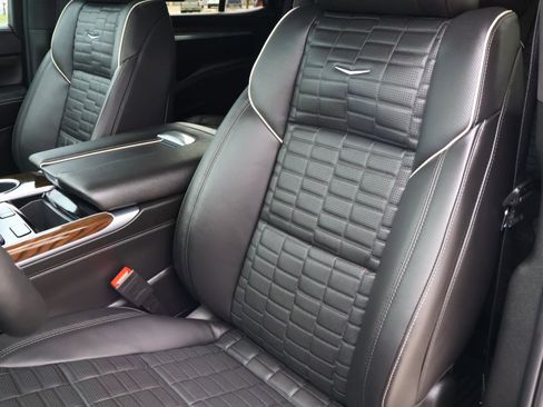 Used 2025 Cadillac Escalade Sport Platinum image 21