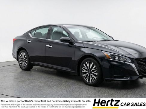 Used 2025 Nissan Altima 2.5 SV image 1