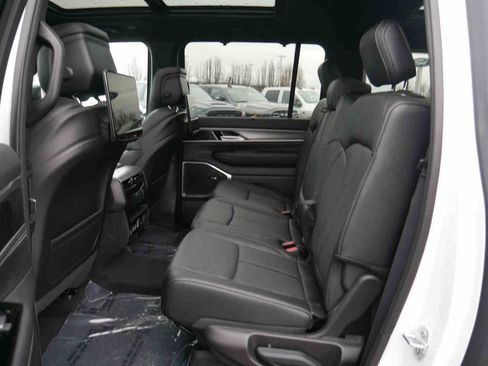 New 2025 Jeep Wagoneer L Series II w/ Convenience Group I image 12