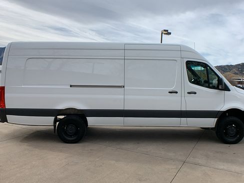 Used 2024 Mercedes-Benz Sprinter 2500 image 6