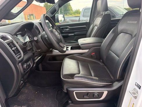 Used 2024 RAM 1500 Laramie AWD/4WD image 3