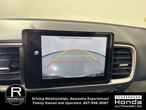 Used 2022 Hyundai Venue Limited FWD image 8