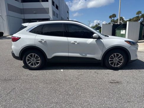 Used 2020 Ford Escape SE FWD image 2