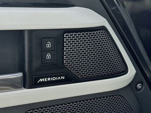 Used 2023 Land Rover Defender 110 S AWD/4WD image 4