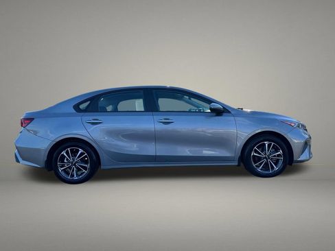 Used 2023 Kia Forte LXS w/ LXS Technology Package FWD image 6