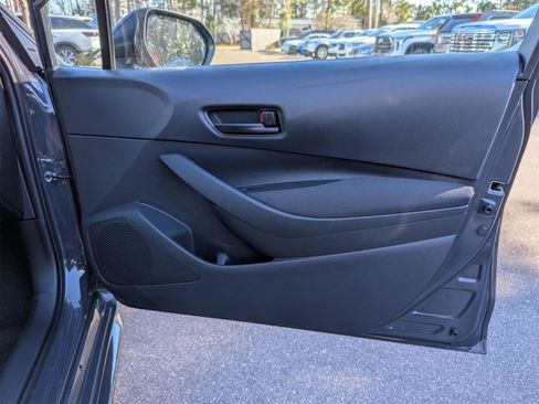 Used 2025 Toyota Corolla LE image 33