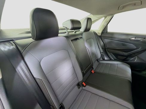 Used 2025 Volkswagen Jetta SE FWD image 28