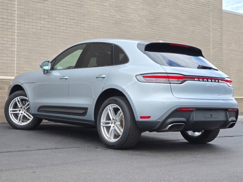 Certified 2024 Porsche Macan AWD/4WD image 4
