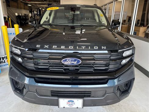 Used 2025 Ford Expedition Active AWD/4WD image 5