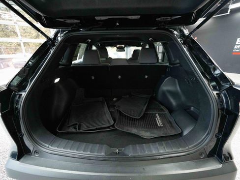 Used 2023 Toyota Corolla Cross SE image 28