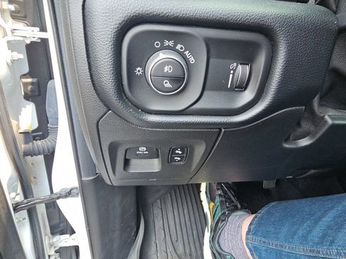 Used 2020 RAM 1500 4x4 Crew Cab image 21