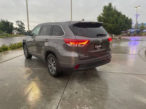 Used 2019 Toyota Highlander XLE w/ Carpet Mat Package (TMS) AWD/4WD image 5