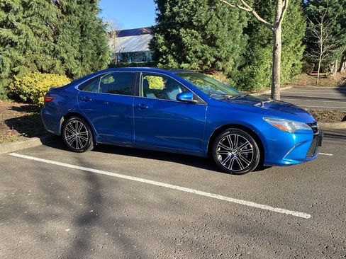 Used 2016 Toyota Camry image 8