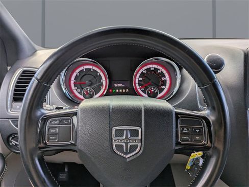 Used 2020 Dodge Grand Caravan SXT image 28