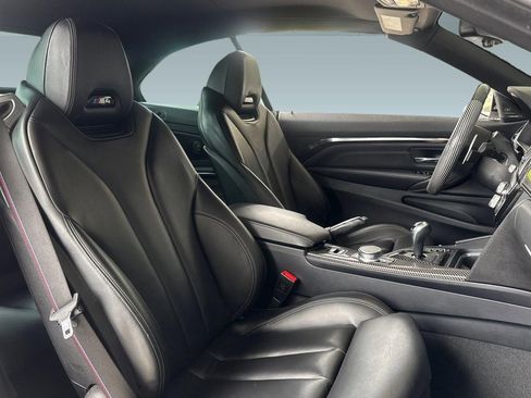 Used 2018 BMW M4 Convertible w/ Competition Package RWD image 31