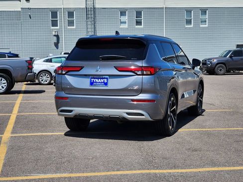 Used 2023 Mitsubishi Outlander 4WD Plug-In Hybrid image 7