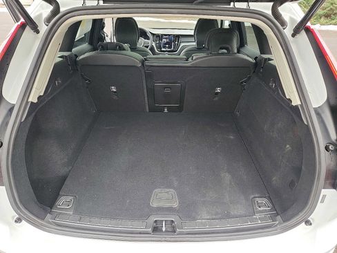 Used 2025 Volvo XC60 B5 Core image 27