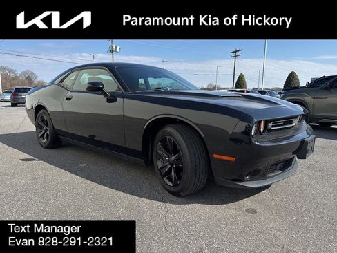 Used 2023 Dodge Challenger SXT image 3