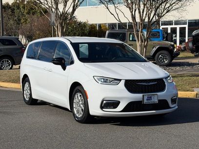 Certified 2025 Chrysler Pacifica Select