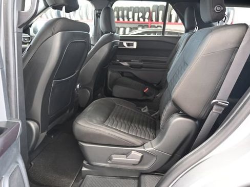 Used 2020 Ford Explorer XLT w/ Comfort Package AWD/4WD image 12