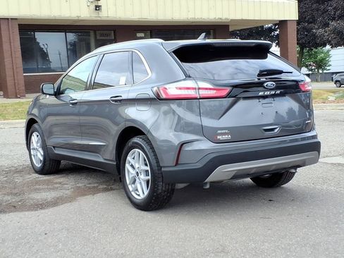 Used 2024 Ford Edge SEL w/ Convenience Package AWD/4WD image 3