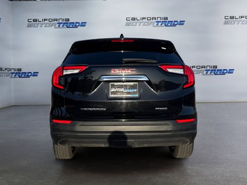 Used 2024 GMC Terrain SLE image 6