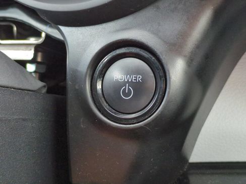 Used 2025 Toyota Sienna XLE FWD image 23
