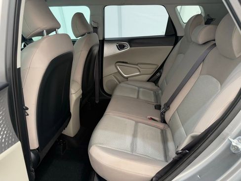 Used 2023 Kia Soul LX image 13