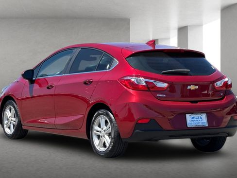Used 2017 Chevrolet Cruze LT w/ Convenience Package FWD image 6