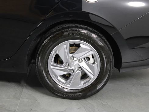 Certified 2024 Hyundai Elantra SE FWD image 15